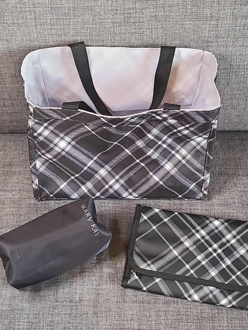 Bundle - Thirty-One Plaid Tote Bag, Fold-And-Go Organizer, Mary Kay Zip Pouch